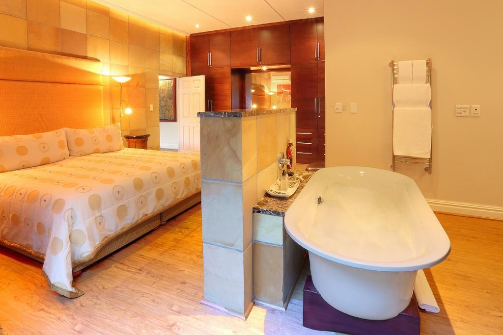 Falcons View Manor クニスナ 部屋 写真