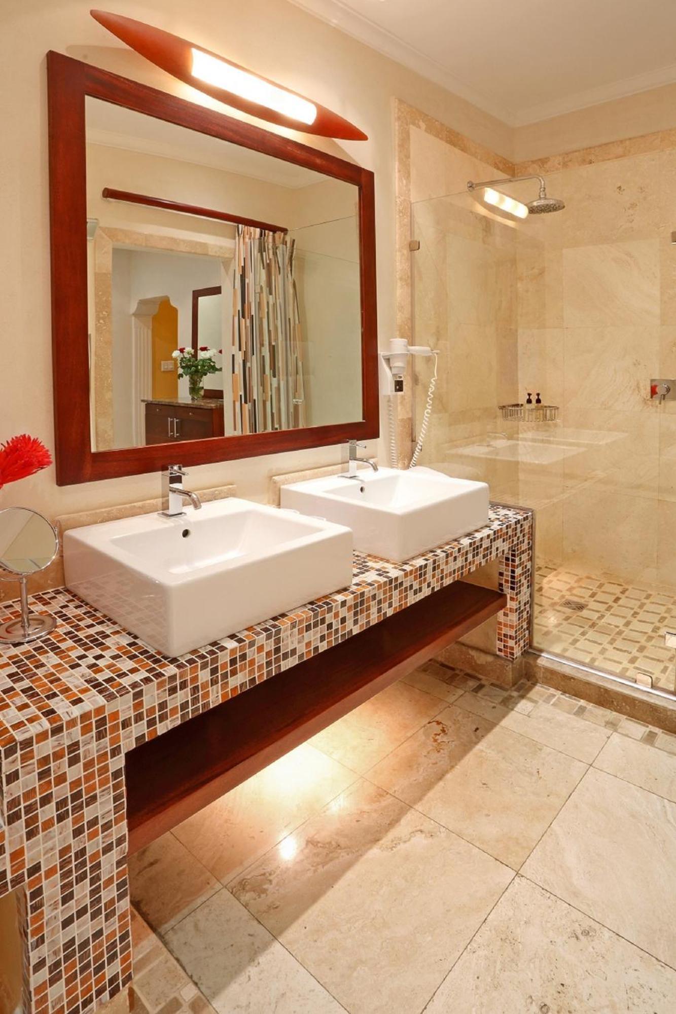 Falcons View Manor クニスナ 部屋 写真
